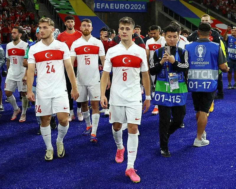 Başkan Erdoğan'dan Berlin dönüşünde uçakta önemli açıklamalar! Batı'ya bozkurt tepkisi: "Tamamen siyasi bir karar"-7
