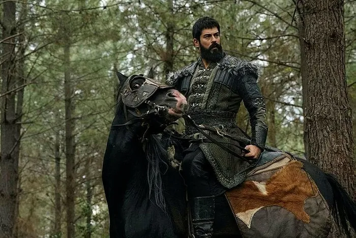 Türkiye Kuruluş Osman'ı izledi! Osman Bey'in Yakup Bey'e divanda rest çekmesi bölüme damga vurdu-2