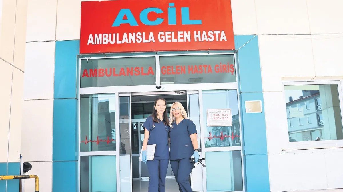 Boynuz kulağı geçti: Hemşire annenin doktor kızı aynı hastanede göreve başladı