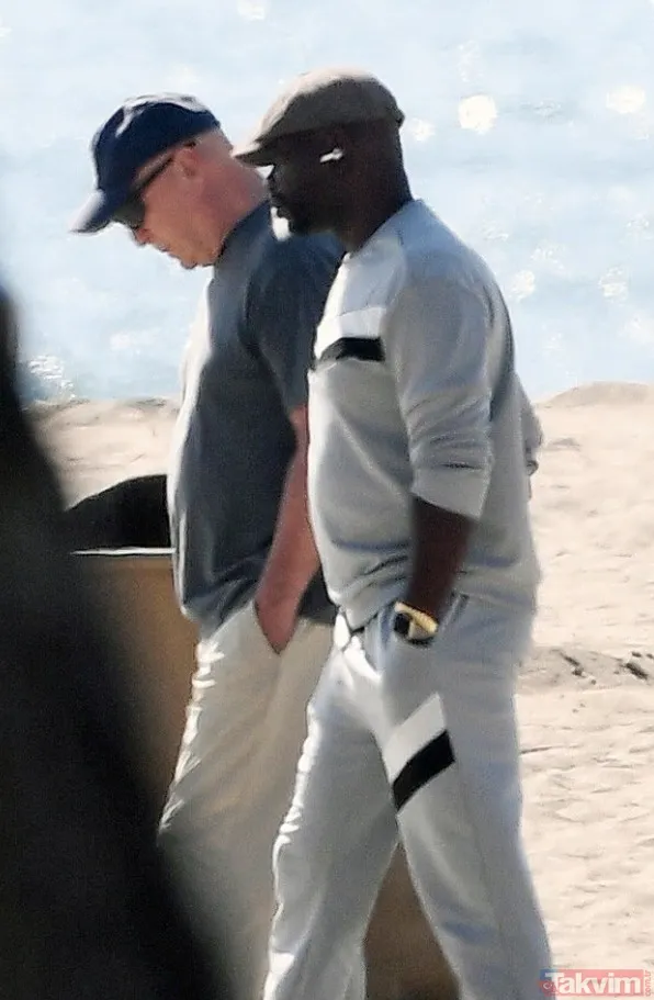 Aksiyon filmlerinin yıldızı Bruce Willis’in son hali hayranlarını üzdü! Bakıcısının elini tutmadan yürüyemiyor - 8