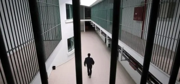 İsrail hapishanelerinde tutuklu bulunan yaklaşık 2 bin Filistinli mahkum, tutukluluk şartlarının iyileştirilmesi için açlık grevi başlattı