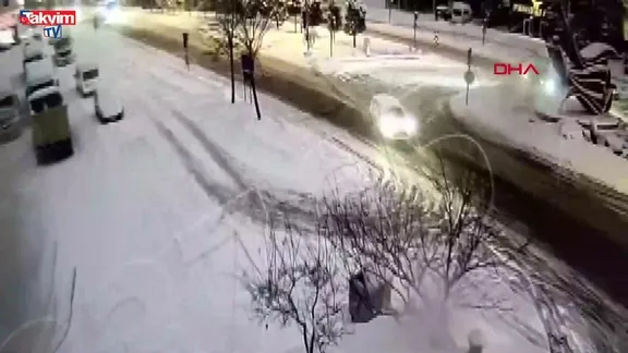 Nevşehir'de yolcu otobüsü kazası kamerada!