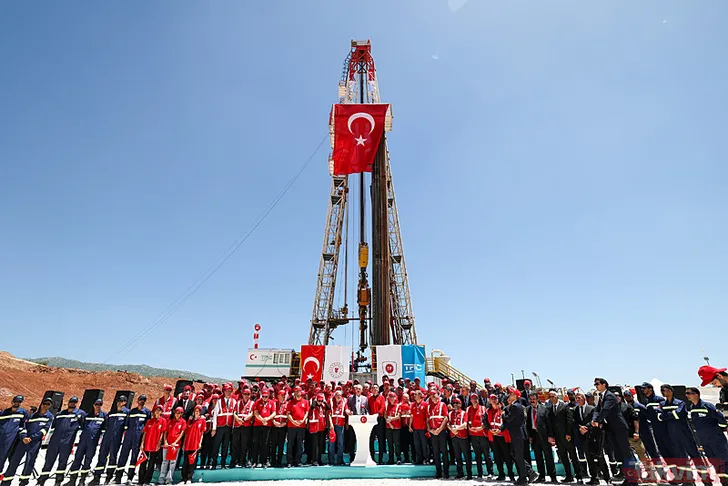 Enerjide tam bağımsız dönüşüm! Bakan Bayraktar açıkladı: Petrolümüzü taştan çıkaracağız