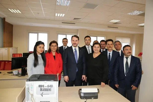 Bakan Albayrak: Fedakarca çalışan mesai arkadaşlarımızı ziyaret ettik-1