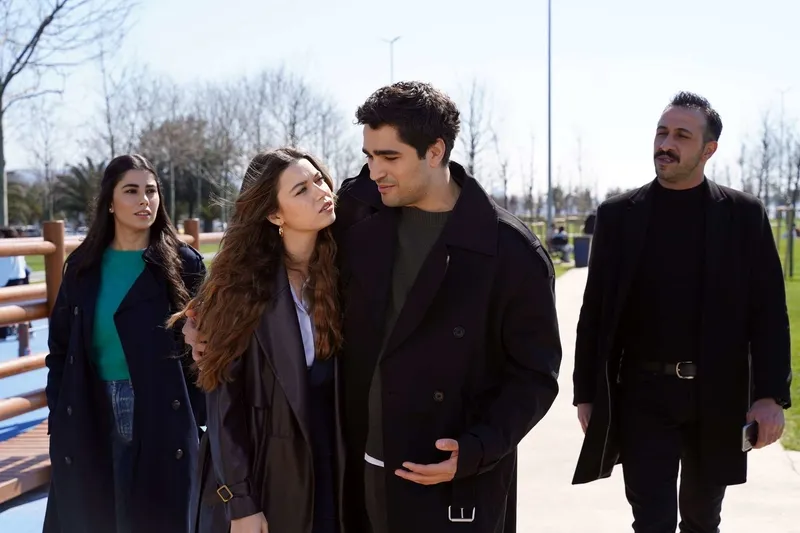 yali-capkininda-3-senarist-degisikligi-bu-sefer-isler-cok-farkli-olacak-ferit-ve-seyran-yeni-sezonda-1722171569965.jpg Yalı Çapkını'nda 3. senarist! Bu sefer işler çok farklı olacak! Ferit ve Seyran yeni sezonda...-2