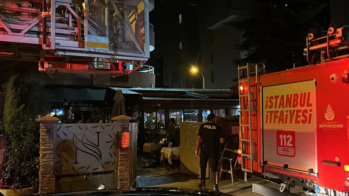İstanbul Kadıköy'de facianın eşiğinden dönüldü! Restoranın tavanı çöktü, içeride müşteriler vardı...