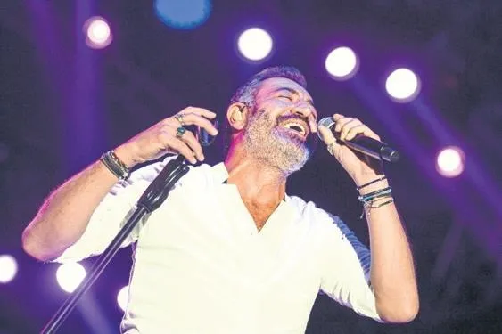 İrem Derici, sanat güneşi Zeki Müren selamı ile sahneye çıktı-11