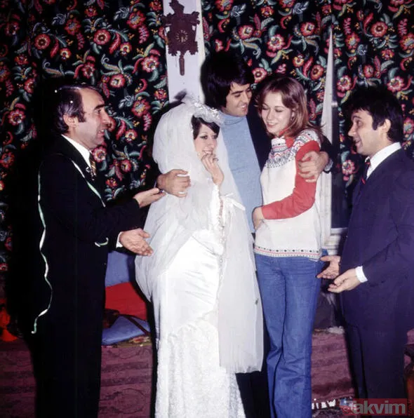 Hülya Avşar Herkesin Başı Sağ Olsun, Bütün Sanatçıların, Sinemanın Herkesin Başı Sağ Olsun. Hepimiz İçin Ayrı Bir Renk.. Yeri Dolamayacak Bir Sanatçı. Ben...