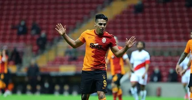 Galatasaray satış listesine konulan Falcao’dan kurtulamıyor