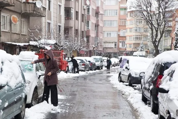 son-dakika-hava-durumu-i-istanbulda-kar-esareti-ne-zaman-bitecek-32-kent-icin-turuncu-alarm-verildi-meteoroloj-1643176205688.jpg