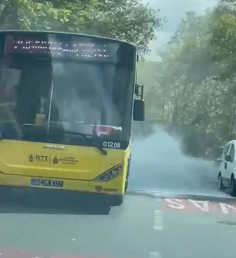 Sarıyer'de İETT’ye ait bir otobüsün motoru alev alev yandı!-2