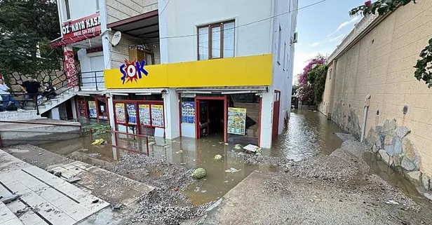 Bir CHP belediyeciliği klasiği! Bodrum'da isale hattı patladı: Market göle döndü