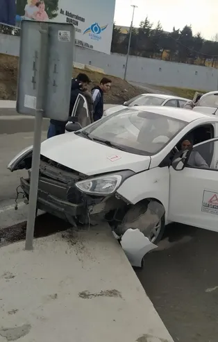 Direksiyon sınavında ortalığı birbirine kattı: 3 yaralı