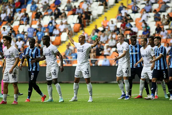 son-dakika-fenerbahcede-sok-sakatlik-serdar-dursunun-koprucuk-kemigi-kirildi-1629106737405.jpg SON DAKİKA! Fenerbahçe'de şok sakatlık! Serdar Dursun'un köprücük kemiği kırıldı-4