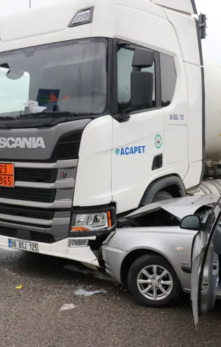 Bolu'da facianın eşiğinden dönüldü! LPG yüklü tanker otomobille çarpıştı