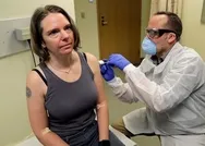 Son dakika: Koronavirüs aşısının denendiği ilk kişi Jennifer Haller konuştu: İlk 2 güne dikkat