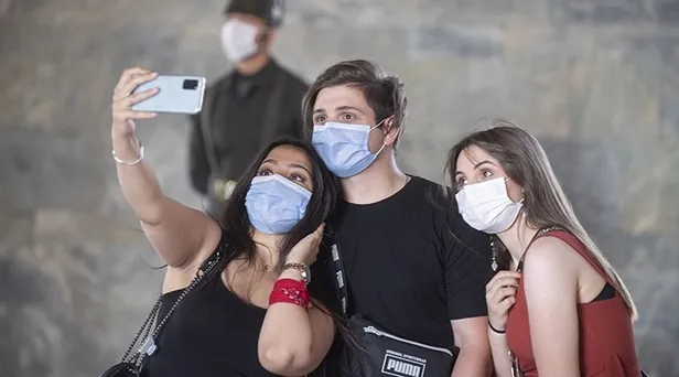 yeni-koronavirus-tedbiri-aciklandi-artik-yururken-maskeyi-indirip-sigara-icmek-yasak-1605002411692.jpg Valilik açıkladı! Artık yürürken maskeyi indirip sigara içmek yasak-2