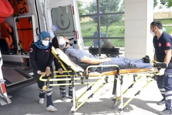 dehsete-dusuren-olay-tartisigi-postacinin-kulagini-isirarak-kopardi-1592732627618.jpg Karaman'da akılalmaz olay! Tartışığı postacının kulağını ısırarak kopardı...-1