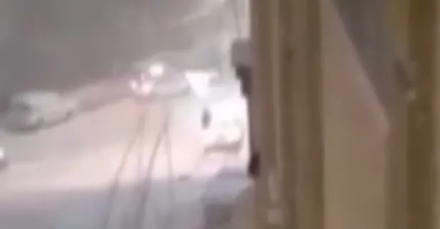 Bağcılar’da karla kaplı yolda 10 araç birbirine çarptı