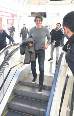 İbrahim Kutluay'dan Demet Şener'e nispet gülüşü