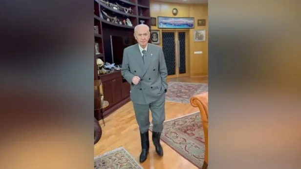 mhp-lideri-devlet-bahceliden-cizmeli-kibris-mesaji-kibris-turktur-1692466788856.jpeg MHP lideri Devlet Bahçeli'den subay çizmeli Kıbrıs mesajı: Kıbrıs Türktür-5