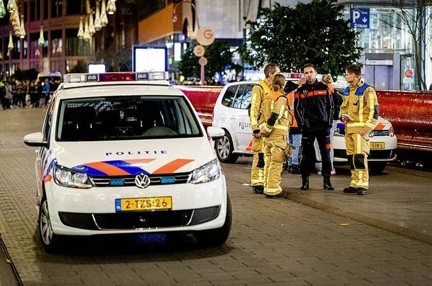 Hollanda'nın Lahey kentinde bıçaklı saldırıda yaralananlar olduğu bildirildi-1