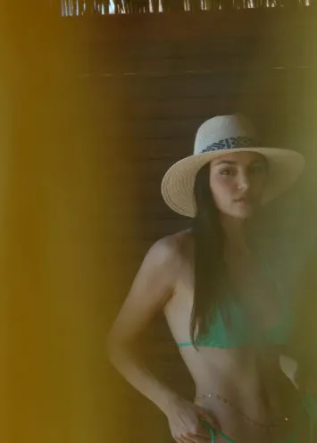 Hande Erçel'in eli bikinili poz vermeye alıştı artık cömert davranıyor! Bir dönem kilolarıyla şoke eden Hande şimdi fit olunca...-6