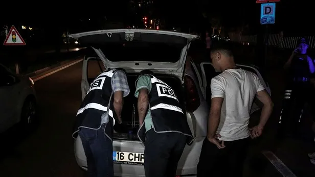 Bursa'da 450 polisin katılımıyla "Dinamit-2" uygulaması yapıldı: Aranan 5 kişi yakalandı-4