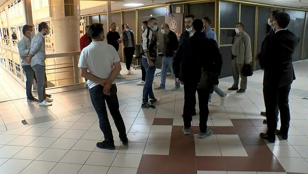 istanbul-kuyumcukentte-buyuk-vurgun-60-kilogram-altini-duyan-oraya-kostu-1619944986802.jpg İstanbul Kuyumcukent'te büyük vurgun! 60 kilogram altını duyan oraya koştu-5