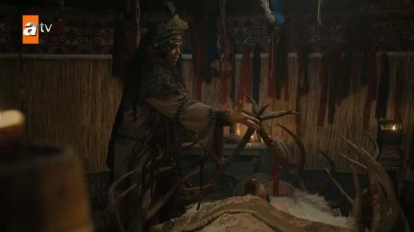 kam-kadin-arcuray-batugayi-orhunun-suyu-kil-ve-atesle-iste-boyle-tedavi-etti-1652821411816.jpg Kam Kadın Arçuray; Batuga’yı Orhun’un suyu, kil ve ateşle işte böyle tedavi etti!-2