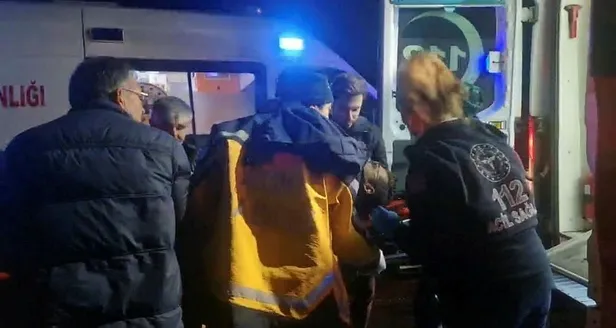 1669410250802.jpeg Muğla'nın Menteşe ilçesinde yolcu midibüsü ile kamyonetin çarpıştığı kaza sonucu 22 kişi yaralandı-2