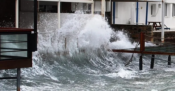 Eğitime fırtına ve kuvvetli yağış engeli: Muğla'nın Bodrum ve Milas ilçelerinde okullar tatil