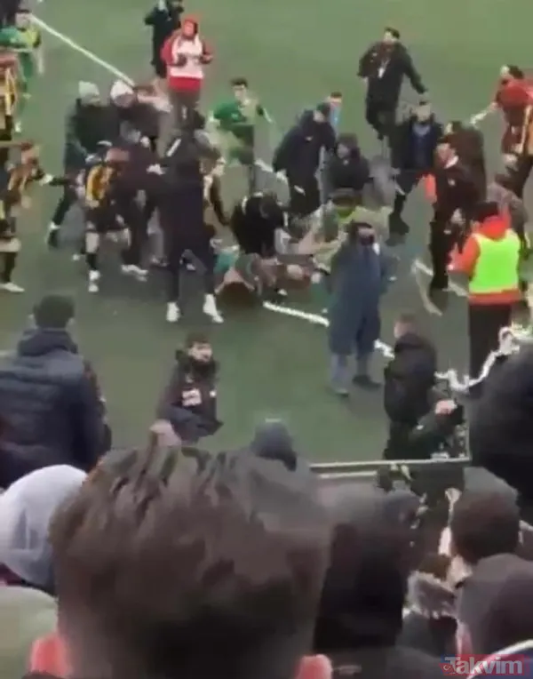 Amatör maçta taraftar sahaya daldı ortalık ringe döndü! Tekme tokat yumruk... O anlar kamerada - 10