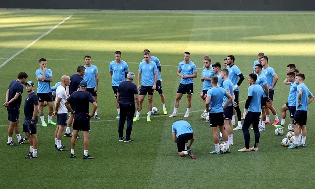 fenerbahce-0-0lik-ilk-macin-rovansinda-dkievi-50-bin-taraftarinin-onunde-agirlayacak-1658876687965.jpeg Fenerbahçe 0-0’lık ilk maçın rövanşında D.Kiev’i 50 bin taraftarının önünde ağırlayacak-2