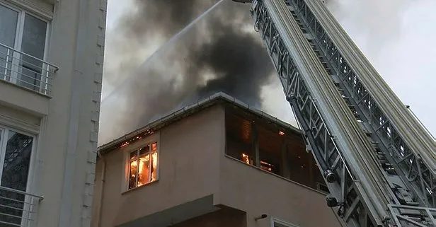 Son dakika: Sancaktepe’de 3 katlı binanın çatı katında yangın