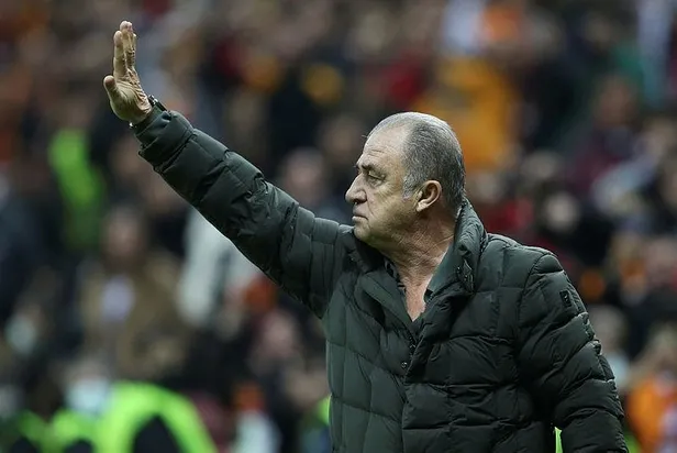 fatih-terimin-rotasyonu-galatasaray-taraftarini-cildirtti-1638225777166.jpeg Fatih Terim'in rotasyonu Galatasaray taraftarını çıldırttı-3