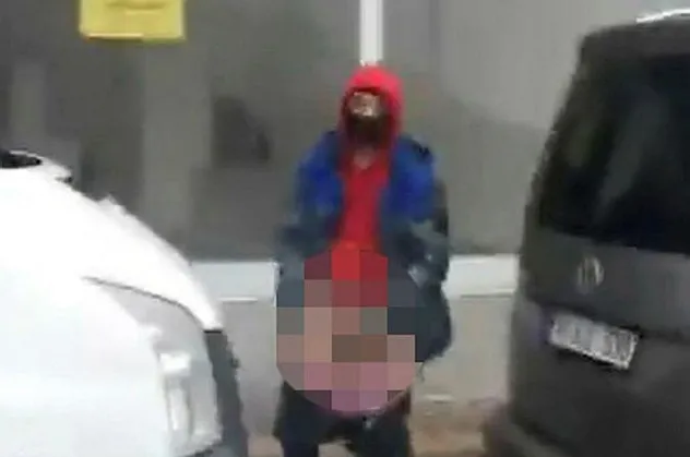 Staja giden genç kıza cinsel organını gösteren tacizci sapık montundan yakalandı