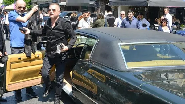 Oktay Kaynarca'nın antika arabası görenleri hayran bırakıyor-1