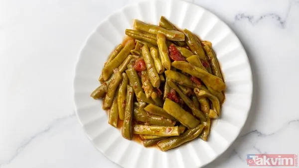 Dinlendirme Ve Servis: Yemeğiniz Piştiğinde Ocaktan Alın Ve Oda Sıcaklığında Soğumaya Bırakın. Servis Etmeden Önce Kalan Zeytinyağını Üzerine Gezdirin. Ilık Ya...