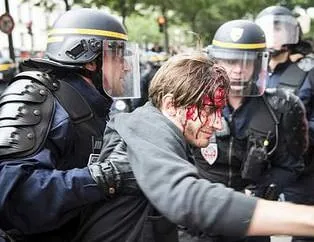 Fransa polisinden eylemcilere sert müdahale!