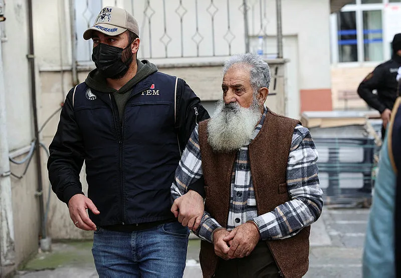 CHP ve DEM'in sıraya girip akladığı DHKP-C'li Pınar Birkoç'la ilgili yeni detaylar! Daha önce de polis karakoluna saldırmış-8