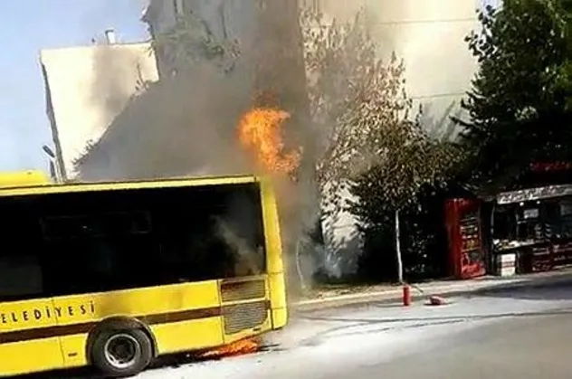 Son dakika: Bursa'da korku dolu anlar! Yolcu dolu otobüs alev alev yandı
