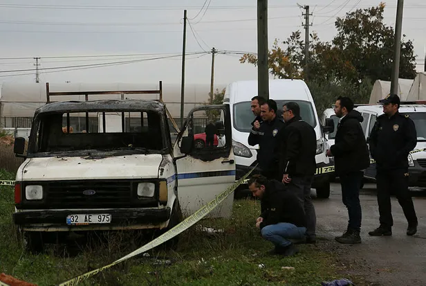 Antalya'da yanan araçta erkek cesedi bulundu-1