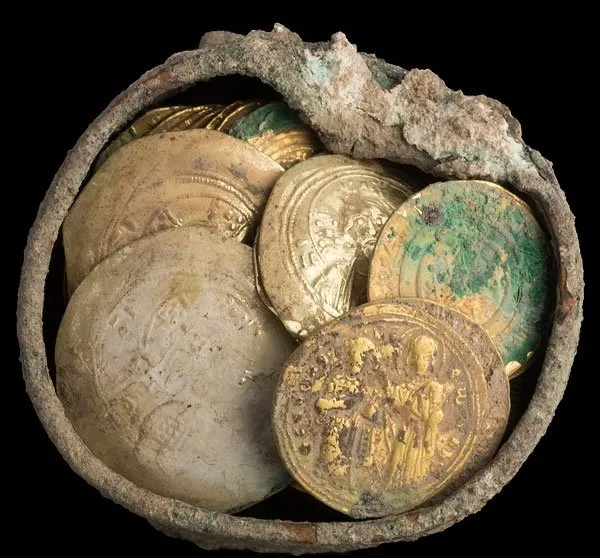 dunyada-esi-benzeri-yok-gunlerce-dag-bayir-demeden-gezdi-kulce-kulce-altin-buldu-1703585363269.jpeg Dünyada eşi benzeri görülmemiş keşif! Gece gündüz demeden gezdi külçe külçe altın buldu-4