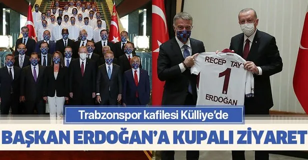 Başkan Recep Tayyip Erdoğan’a kupalı ziyaret! Ziraat Türkiye Kupası şampiyonu Trabzonspor Külliye’de