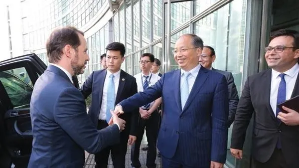 Bakanı Albayrak Çin'de enerji sektörünün temsilcileriyle görüştü-4