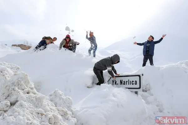 Kar kalınlığı 2 metreyi aştı! Van'ın köylerinde 'beyaz esaret' yaşanıyor - 3