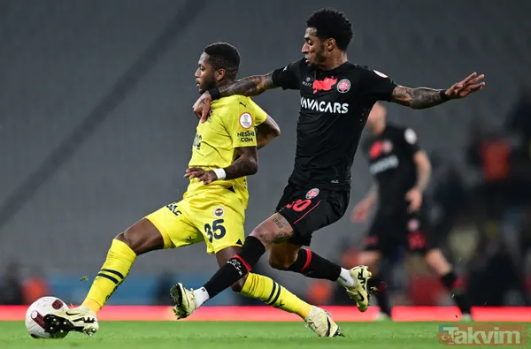 Fatih Karagümrük - Fenerbahçe maçında penaltılara müdahale VAR! Narciso iki pozisyon izletti Numanoğlu iptal etti - 3