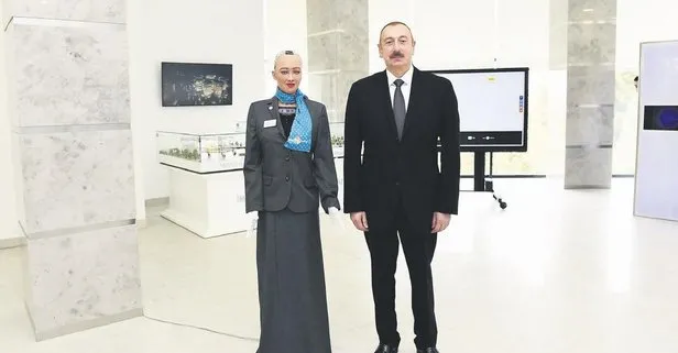 Robot Sophia’ya Azerbaycan vizesi verildi
