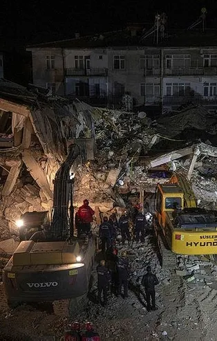 Elazığ için tüm Türkiye tek yürek! Ünlülerden destek yağdı...